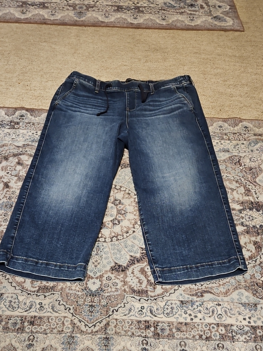 torrid Mid/Dark Blue Cropped Denim Drawstring Capris